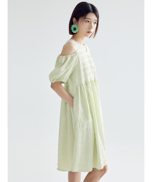 BOMNAL BOUTIQUE（ボムナルブティック）の「オフショルダー ミディドレス _ グリーン（ワンピース・レディース・その他・FREE）」の4枚目の写真