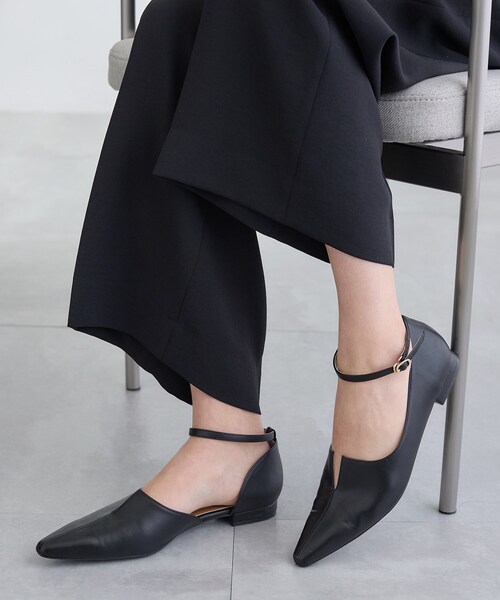 INDIVI(インディヴィ)の「【合皮】ポインテッド セパレートストラップサンダル(サンダル・レディース・ブラック/ナチュラル・25/35/45)」の9枚目の写真