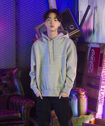 CRISCELO（クリスチェロ）の「(ユニセックス) シグネチャーロゴフードパーカー -(GRAYヘビー起毛オーバーサイズ)（パーカー）」