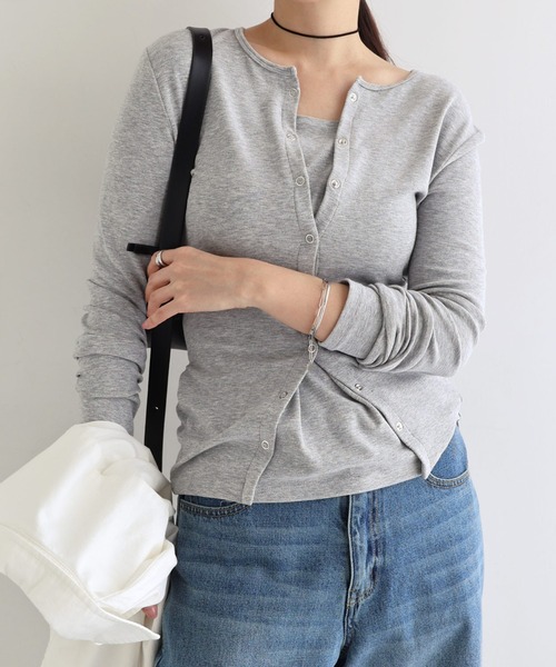 andme(アンドミー)の「フェイクレイヤード長袖カーディガントップス(Tシャツ/カットソー・レディース・アイボリー/ブラック/グレー・L/M)」の1枚目の写真