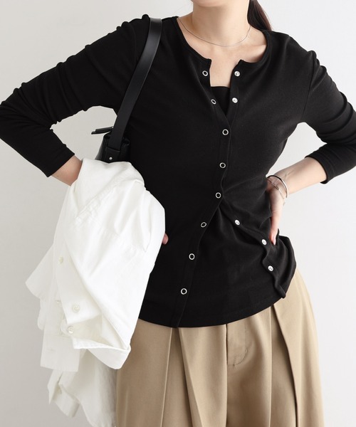 andme(アンドミー)の「フェイクレイヤード長袖カーディガントップス(Tシャツ/カットソー・レディース・アイボリー/ブラック/グレー・L/M)」の3枚目の写真