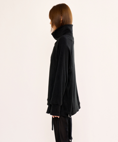 FANYOUNG(ファンヤング)の「ヘアリージップスリットプルオーバーブラック(その他トップス・レディース・その他・ONE SIZE)」の4枚目の写真