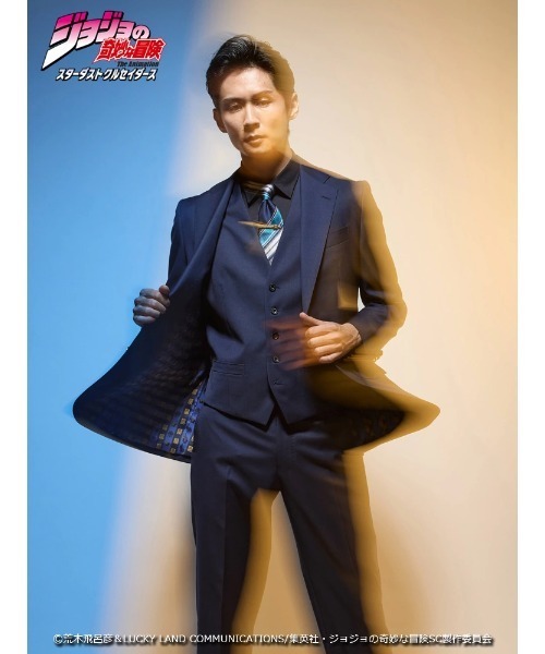Perfect Suit FActory（パーフェクトスーツファクトリー）の「アニメ『ジョジョの奇妙な冒険 スターダストクルセイダース』セットアップジャケット【空条承太郎】（スーツジャケット・メンズ・ネイビー・SS/S/M/L/LL/3L）」の2枚目の写真