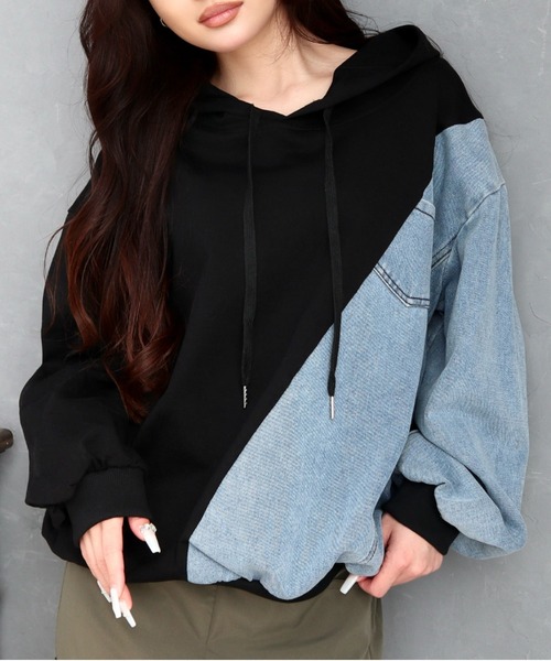 CECIL McBEE（セシルマクビー）の「デニム使い裏毛バックプリントパーカー（スウェット・レディース・グレー/ブラック・MEDIUM）」の2枚目の写真