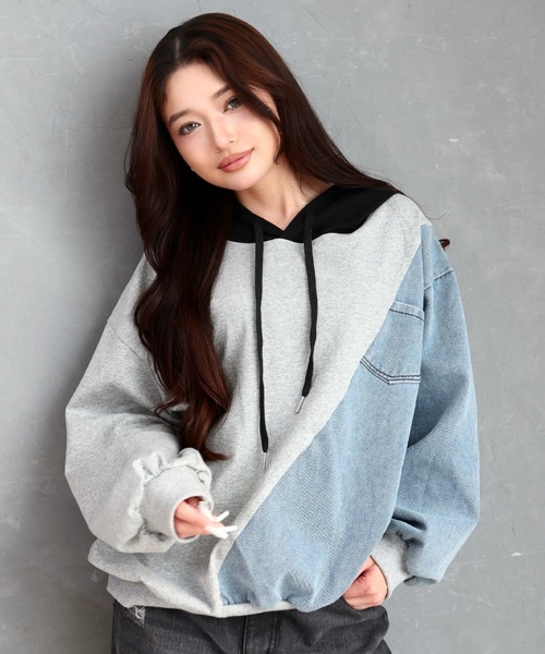 CECIL McBEE（セシルマクビー）の「デニム使い裏毛バックプリントパーカー（スウェット・レディース・グレー/ブラック・MEDIUM）」の3枚目の写真