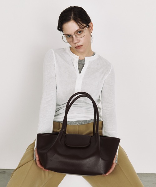 Auntie Rosa Holiday（アンティローザホリデー）の「【arholiday.standard】フェイクレザーフラップトートバック（トートバッグ・レディース・ブラウン/ブラック・FREE）」の13枚目の写真