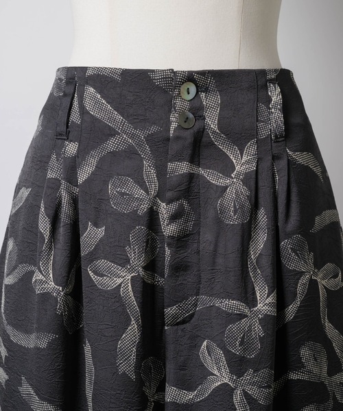musubore(ムスボレ)の「relax print pants / リラックスパンツ(その他パンツ・レディース・ダークブラウン/ブラウン/ブラック・0/1)」の22枚目の写真