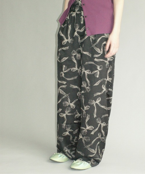 musubore(ムスボレ)の「relax print pants / リラックスパンツ(その他パンツ・レディース・ダークブラウン/ブラウン/ブラック・0/1)」の12枚目の写真