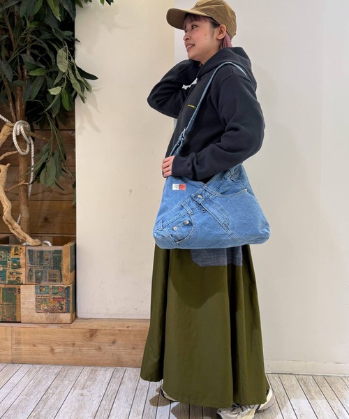 OLD BETTY'S(オールドベティーズ)の「【日本製】オールドベティーズ【OLD BETTY'S】Remade Denim Shoulder Bag(ショルダーバッグ・レディース・インディゴブルー/ブルー・FREE)」の16枚目の写真