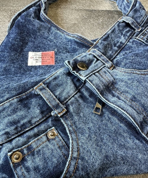 OLD BETTY'S(オールドベティーズ)の「【日本製】オールドベティーズ【OLD BETTY'S】Remade Denim Shoulder Bag(ショルダーバッグ・レディース・インディゴブルー/ブルー・FREE)」の4枚目の写真