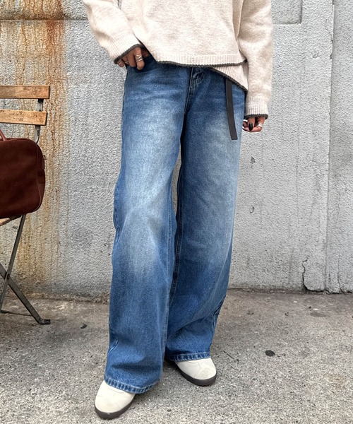 ISOOK（アイスー）の「バックダブルポケットワイドデニム(chiica select) / デニムパンツ デザインデニム ヴィンテージ風 古着風 色褪せ加工 ストレート フルレングス ブルー（デニムパンツ・レディース・ブルー・M/S）」の6枚目の写真