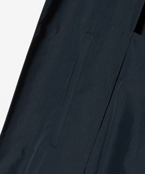 UNITED ARROWS(ユナイテッドアローズ)の「ポリエステル タフタ パッカブル ライト バルマカーンコート 撥水(ステンカラーコート・メンズ・ネイビー/ベージュ・XL/M/S/L)」の6枚目の写真