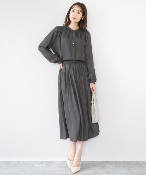 MK MICHEL KLEIN（エムケーミッシェルクラン）の「[瞬美シリーズ/UVカット/接触冷感/洗える]バンドカラーサテンブラウス（シャツ/ブラウス・レディース・ダークグレー/ベージュ/ラベンダー・38）」の11枚目の写真