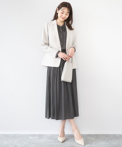 MK MICHEL KLEIN（エムケーミッシェルクラン）の「[瞬美シリーズ/UVカット/接触冷感/洗える]バンドカラーサテンブラウス（シャツ/ブラウス・レディース・ダークグレー/ベージュ/ラベンダー・38）」の12枚目の写真