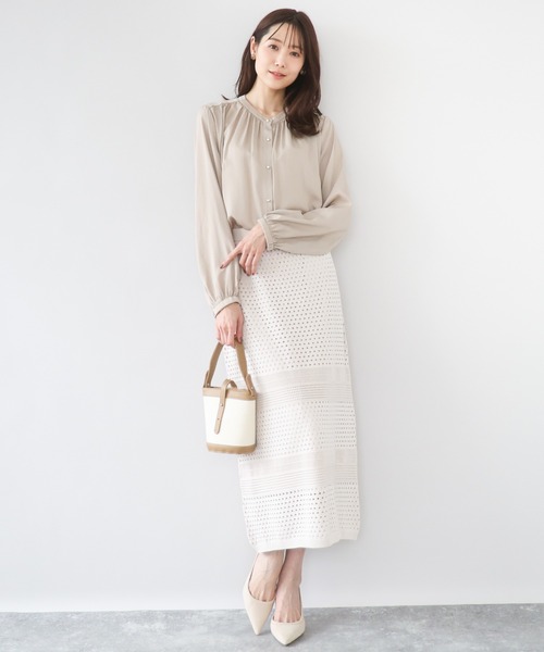 MK MICHEL KLEIN（エムケーミッシェルクラン）の「[瞬美シリーズ/UVカット/接触冷感/洗える]バンドカラーサテンブラウス（シャツ/ブラウス・レディース・ダークグレー/ベージュ/ラベンダー・38）」の16枚目の写真