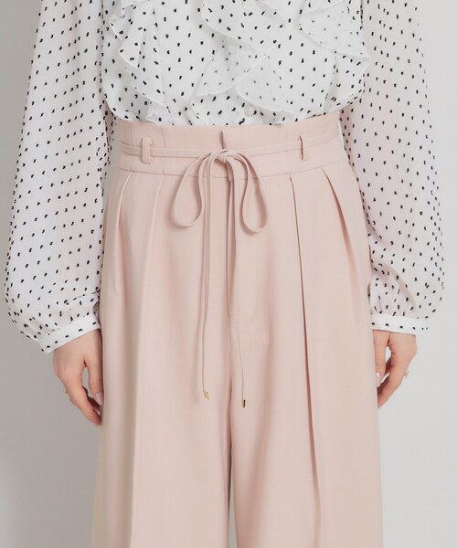 couture brooch(クチュールブローチ)の「【洗える・S-LL】細リボンデザイン タックワイドパンツ(その他パンツ・レディース・ネイビー/ピンク/オフホワイト・36/38/40/42)」の9枚目の写真