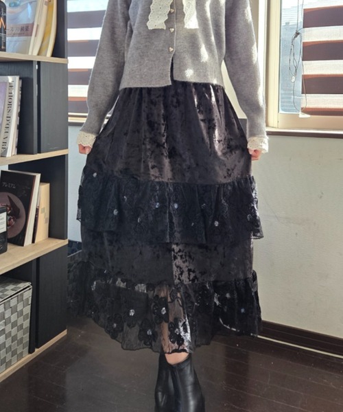 tolene(トレネ)の「ヴィンテージライク ロマンティック レース使いティアードロングスカート(スカート・レディース・ブラック/ライトベージュ・FREE)」の1枚目の写真
