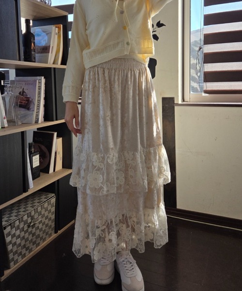tolene(トレネ)の「ヴィンテージライク ロマンティック レース使いティアードロングスカート(スカート・レディース・ブラック/ライトベージュ・FREE)」の4枚目の写真