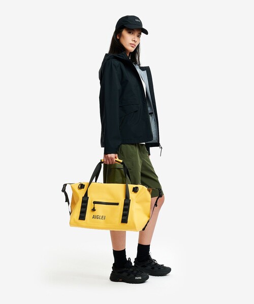 AIGLE(エーグル)の「20L 防水 トラベルドライ ダッフルバッグ(ボストンバッグ・レディース・イエロー/モスグリーン/ブラック・FREE)」の17枚目の写真