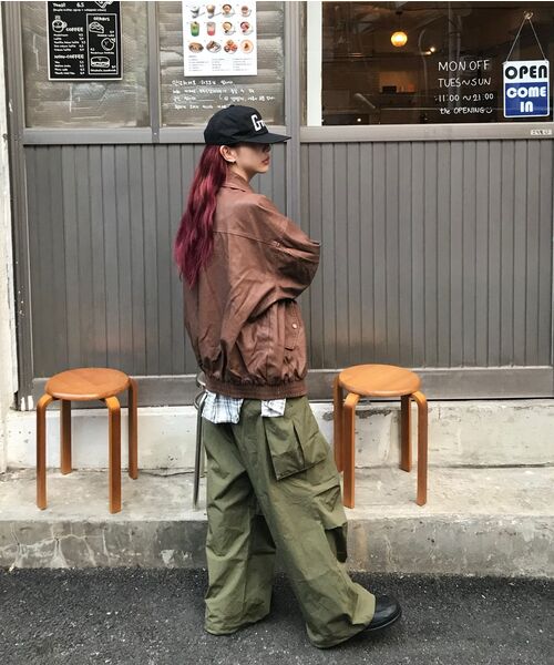 URBANAGE(アーバンエイジ)の「防水ワンタックカーゴパラシュートワイドパンツ_カーキ(スウェットパンツ・レディース・その他・MEDIUM/LARGE/X-LARGE)」の9枚目の写真
