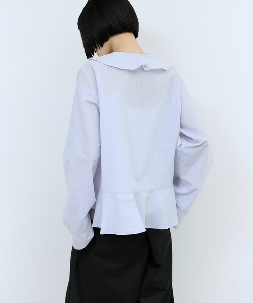 ADAM ET ROPE'(アダムエロペ)の「【WEB限定】オーバーラッフルフリルブラウス(シャツ/ブラウス・レディース・ブラウン/ホワイト/ブルー・FREE)」の9枚目の写真