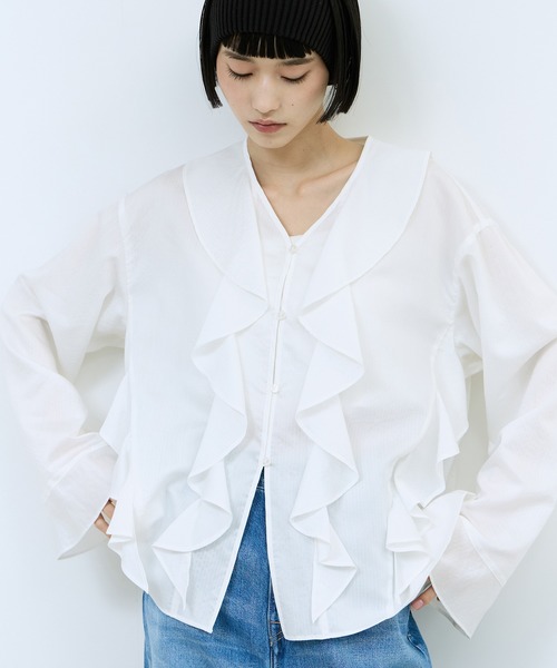 ADAM ET ROPE'(アダムエロペ)の「【WEB限定】オーバーラッフルフリルブラウス(シャツ/ブラウス・レディース・ブラウン/ホワイト/ブルー・FREE)」の13枚目の写真