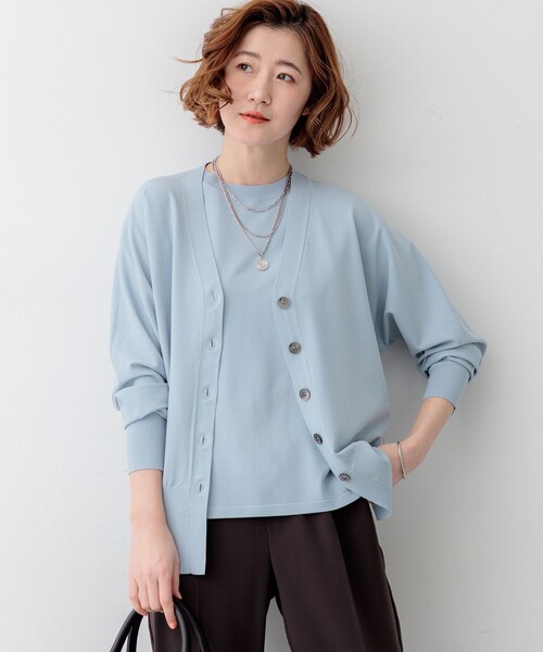 23区（ニジュウサンク）の「レーヨンポリエステルストレッチ Vネック カーディガン（カーディガン/ボレロ・レディース・ネイビー系/ホワイト系/ピンク系/スカイブルー系/ダークブラウン系・38）」の3枚目の写真