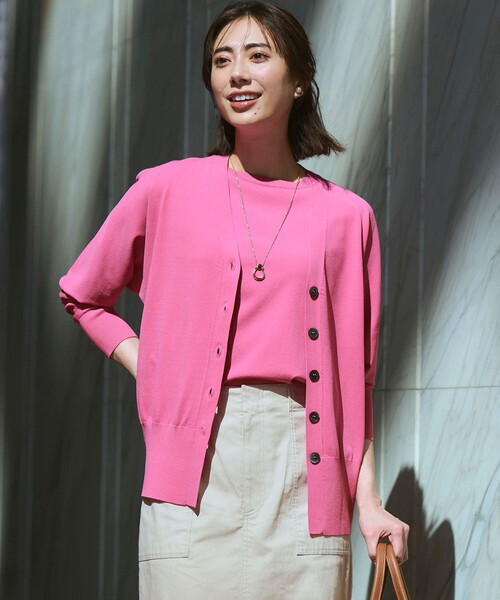 23区（ニジュウサンク）の「レーヨンポリエステルストレッチ Vネック カーディガン（カーディガン/ボレロ・レディース・ネイビー系/ホワイト系/ピンク系/スカイブルー系/ダークブラウン系・38）」の5枚目の写真