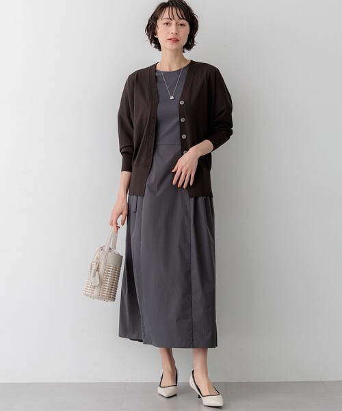 23区（ニジュウサンク）の「レーヨンポリエステルストレッチ Vネック カーディガン（カーディガン/ボレロ・レディース・ネイビー系/ホワイト系/ピンク系/スカイブルー系/ダークブラウン系・38）」の16枚目の写真