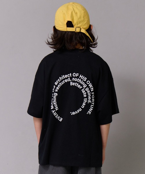 PAIRMANON STREET（ペアマノンストリート）の「【綿100%】グラフィック ロゴ 半袖 Tシャツ【PAIRMANON STREET】（Tシャツ/カットソー・キッズ・レッド系その他/ホワイト系その他/ブルー系その他/グレー系その他2/グレー系その他/ブラック系その他2/ピンク系その他/ブラック系その他・130/120/150/140/100/90/110/160）」の3枚目の写真