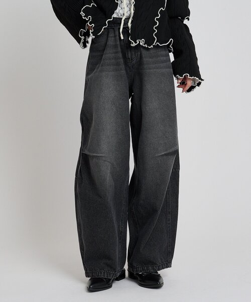 w closet(ダブルクローゼット)の「タックボリュームデニム(デニムパンツ・レディース・ベージュ/ブルー/ブラック・MEDIUM/SMALL)」の1枚目の写真