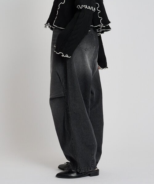 w closet(ダブルクローゼット)の「タックボリュームデニム(デニムパンツ・レディース・ベージュ/ブルー/ブラック・MEDIUM/SMALL)」の9枚目の写真