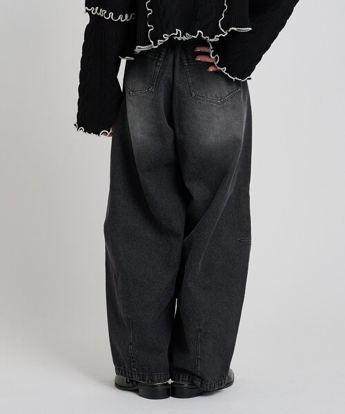 w closet(ダブルクローゼット)の「タックボリュームデニム(デニムパンツ・レディース・ベージュ/ブルー/ブラック・MEDIUM/SMALL)」の10枚目の写真