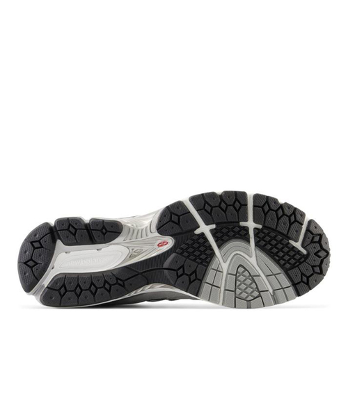 NEW BALANCE(ニューバランス)の「NEW BALANCE(ニューバランス) M2002RXJ(スニーカー・メンズ・チャコールグレー・26.5cm/26cm/25cm/24cm/29cm/28.5cm/28cm/27.5cm/27cm)」の5枚目の写真
