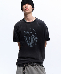 RSSC（アールエスエスシー）の「RIVET WASHED GRAPHIC T-SHIRT - BLACK（Tシャツ/カットソー）」