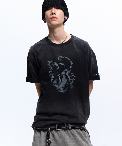 セール】RIVET WASHED GRAPHIC T-SHIRT - BLACK（Tシャツ/カットソー