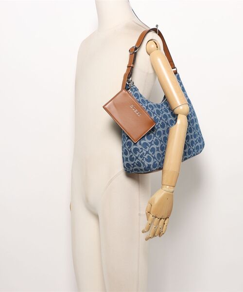 Guess（ゲス）の「【GUESS】ゲス　WELLS SHOULDER SATCHEL　ショルダーバッグ（ショルダーバッグ・レディース・ブルー系その他・FREE）」の7枚目の写真