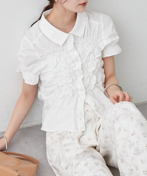 mystic(ミスティック)の「シャーリングシェイプシャツ(シャツ/ブラウス・レディース・ブラック/オフホワイト/アイボリー/ブルー・FREE)」の2枚目の写真