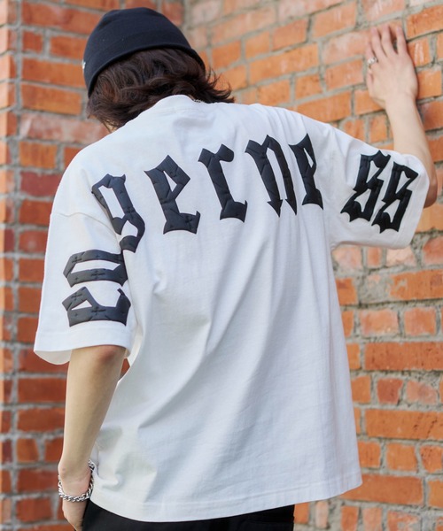WEGO(ウィゴー)の「WEGO/【26年春夏新作】アクセ付キストレートライングラフィックT(Tシャツ/カットソー・メンズ・ブラック/ホワイト・LARGE/MEDIUM)」の2枚目の写真