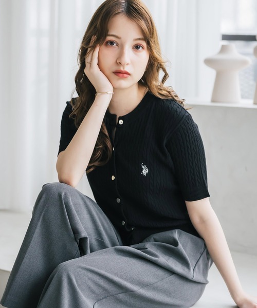 U.S. POLO ASSN.(ユーエスポロアッスン)の「U.S. POLO ASSN. ユーエスポロアッスン W's ワンポイントロゴ刺繍ケーブル半袖カーディガン 無地/ボーダー(カーディガン/ボレロ・レディース・オフホワイト/ブラック/ネイビー/レッド/ブラック×ホワイト・M/L)」の1枚目の写真
