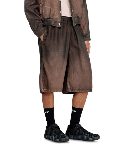 DIESEL(ディーゼル)の「メンズ デニムショートパンツ D-RODER-SHORT-S(デニムパンツ・メンズ・ブラウン系その他・LARGE/XX-LARGE/X-LARGE/SMALL/MEDIUM/X-SMALL)」の4枚目の写真