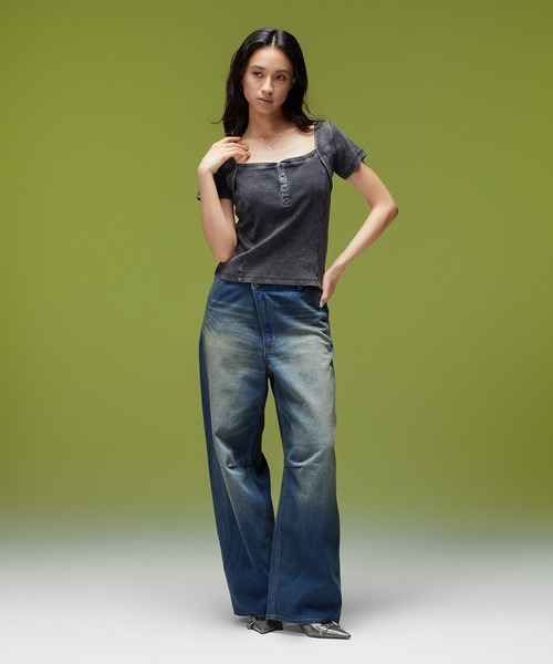 X-girl(エックスガール)の「EMBLEM POCKET ASYMMETRIC WAIST DENIM PANTS(デニムパンツ・レディース・ホワイト/インディゴブルー・S/M)」の16枚目の写真