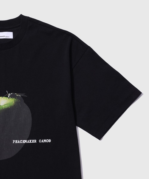 OAMC（オーエーエムシー）の「【OAMC PEACEMAKER/オーエーエムシー ピースメーカー】Oversize Tee Apple Print（Tシャツ/カットソー・メンズ・ブラック/レッド・M/S）」の4枚目の写真