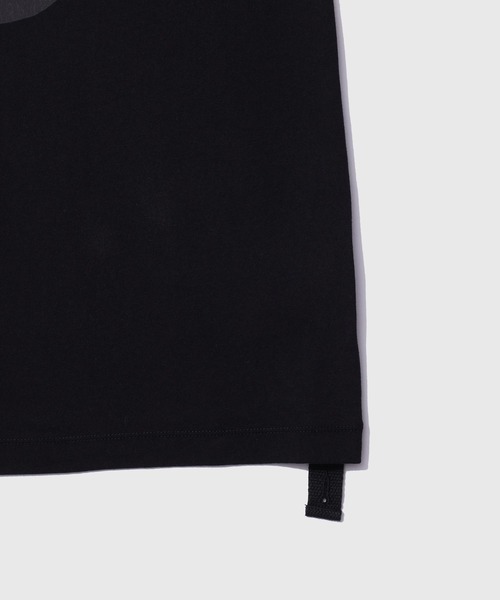 OAMC（オーエーエムシー）の「【OAMC PEACEMAKER/オーエーエムシー ピースメーカー】Oversize Tee Apple Print（Tシャツ/カットソー・メンズ・ブラック/レッド・M/S）」の5枚目の写真