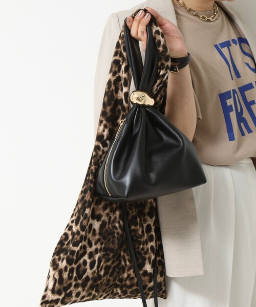 NOLLEY’S(ノーリーズ)の「【林(mayumi_nol)別注】MARUMI BAG(ショルダーバッグ・レディース・キャメル/ブラック・FREE)」の2枚目の写真