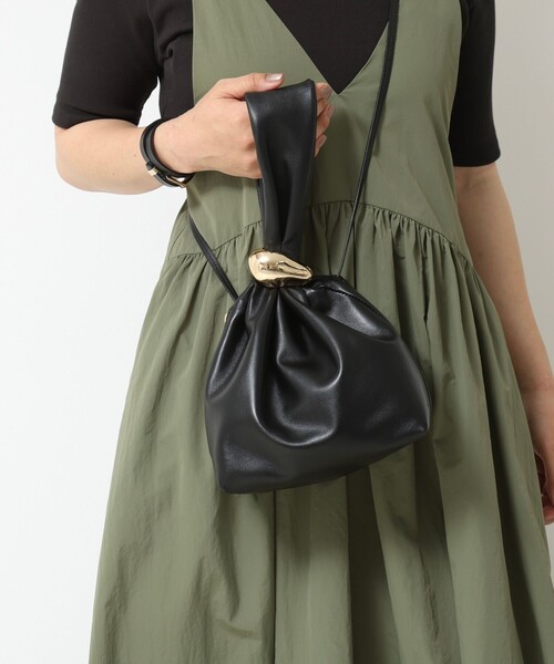 NOLLEY’S(ノーリーズ)の「【林(mayumi_nol)別注】MARUMI BAG(ショルダーバッグ・レディース・キャメル/ブラック・FREE)」の4枚目の写真