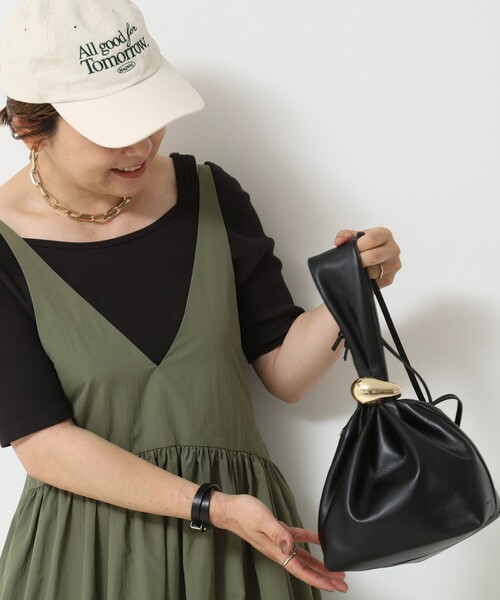 NOLLEY’S(ノーリーズ)の「【林(mayumi_nol)別注】MARUMI BAG(ショルダーバッグ・レディース・キャメル/ブラック・FREE)」の6枚目の写真