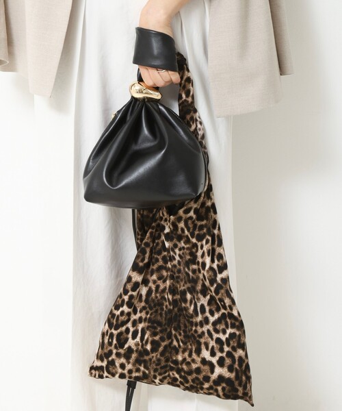 NOLLEY’S(ノーリーズ)の「【林(mayumi_nol)別注】MARUMI BAG(ショルダーバッグ・レディース・キャメル/ブラック・FREE)」の8枚目の写真