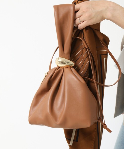 NOLLEY’S(ノーリーズ)の「【林(mayumi_nol)別注】MARUMI BAG(ショルダーバッグ・レディース・キャメル/ブラック・FREE)」の11枚目の写真