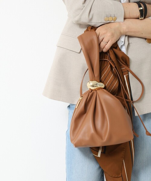 NOLLEY’S(ノーリーズ)の「【林(mayumi_nol)別注】MARUMI BAG(ショルダーバッグ・レディース・キャメル/ブラック・FREE)」の17枚目の写真